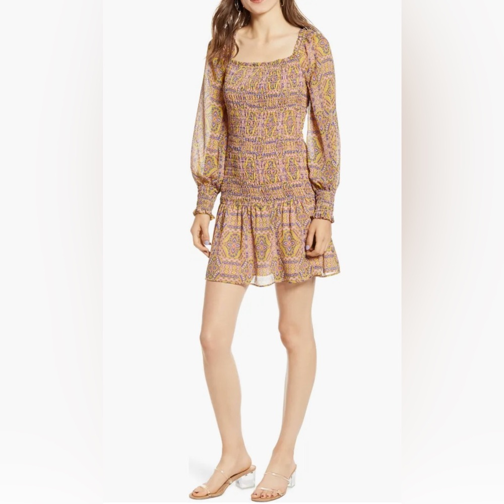 Moon River Smocked Long Sleeve Minidress in Pink Floral. Size Large